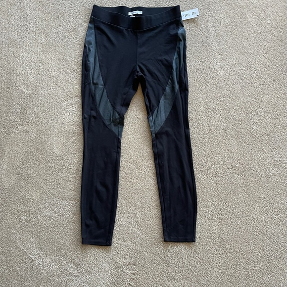 Tights with pleather detailings. - Picture 3 of 3